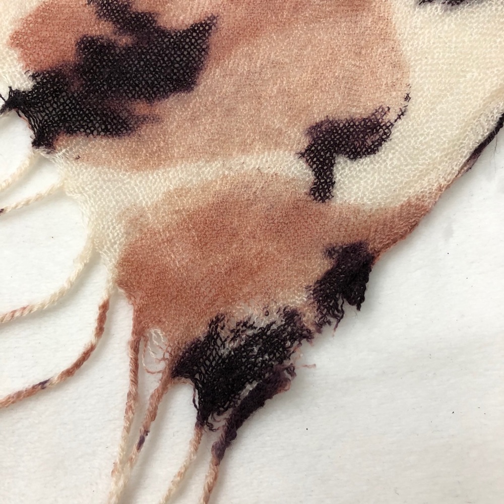 patterned scarf - Picture 2 of 3